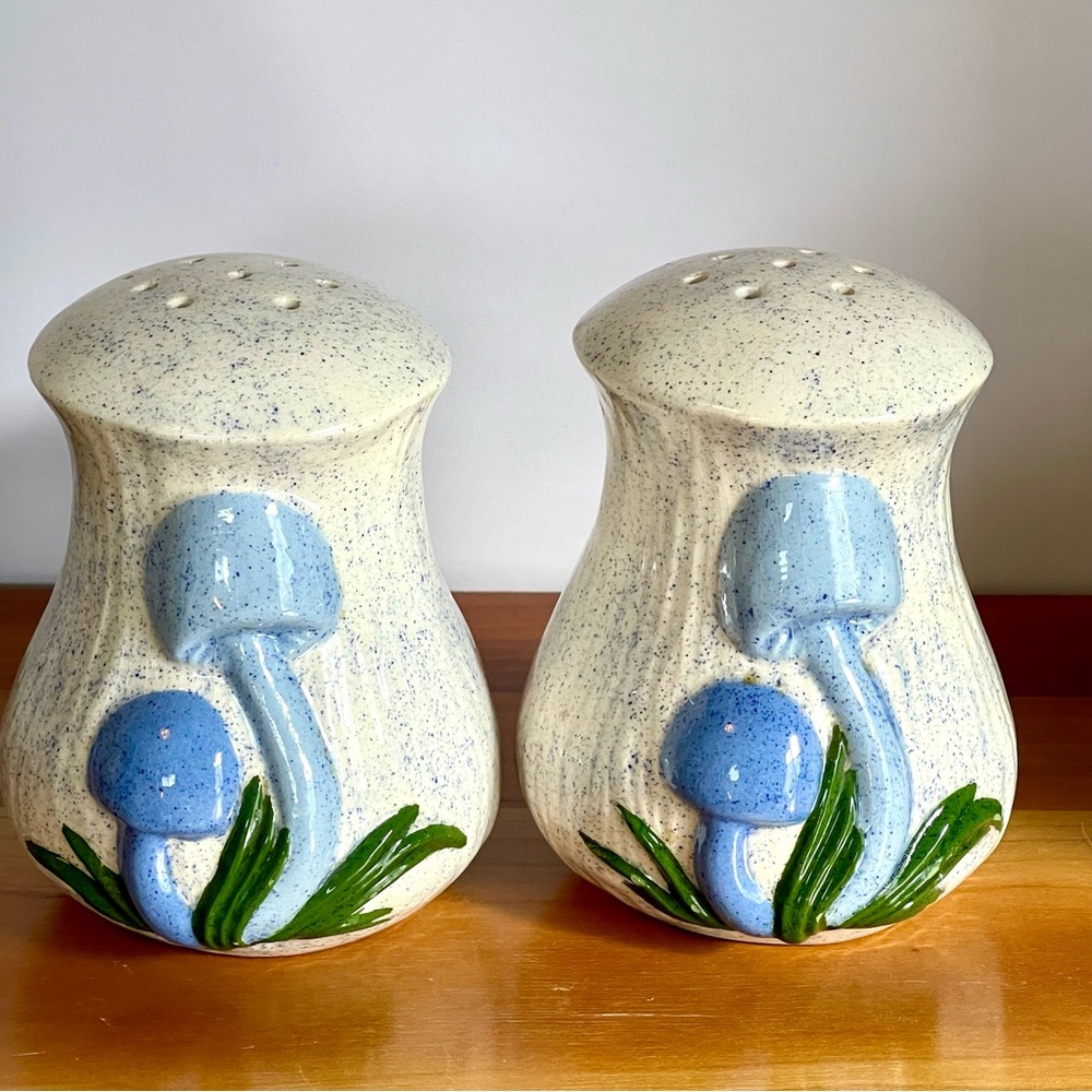Blue Mushroom Ceramic Salt & Pepper Shakers 1970s - Picture 4 of 14